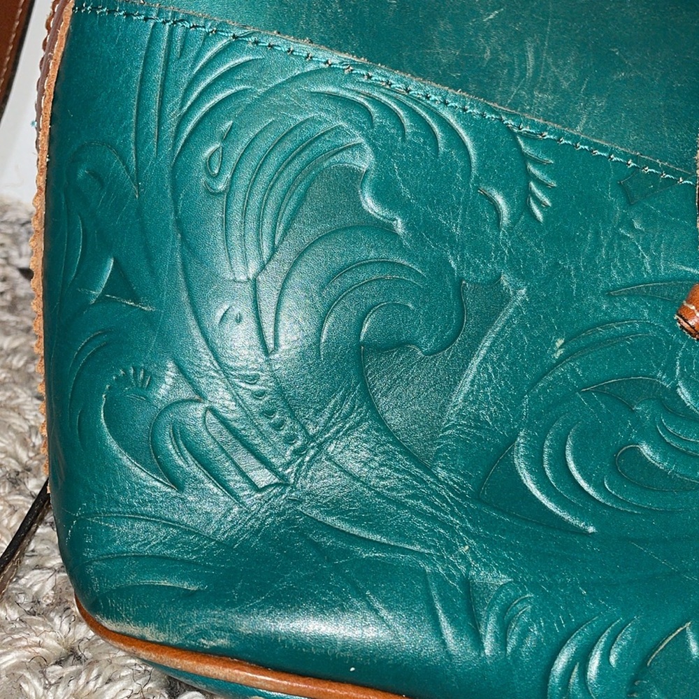 Patricia Nash Brindisi Bucket bag drawstring leather crossbody in jade - Picture 5 of 15